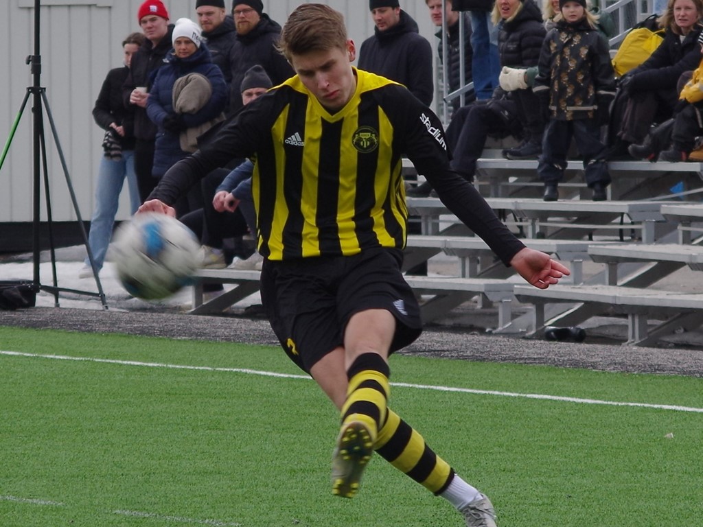 Kubens Tim Johansson in action. Foto: Pia Skogman, Lokalfotbollen.nu,