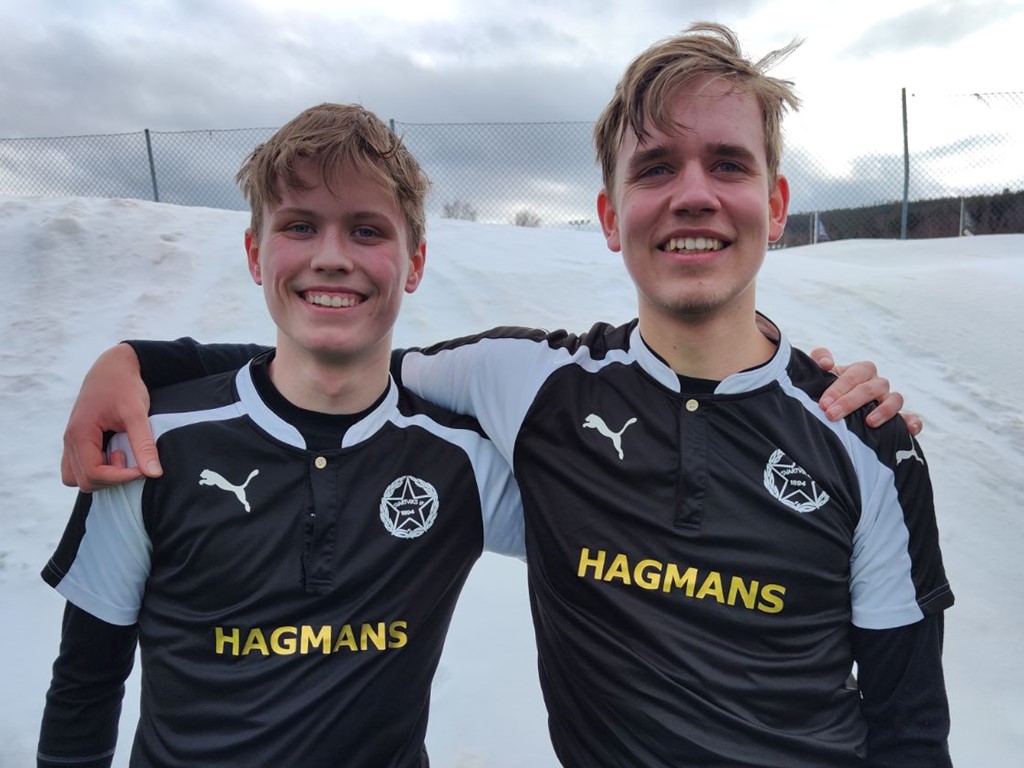 Axel Dolk och Filip Wolf gjorde sina bästa matcher för säsongen när Svartvik 2 besegrade serieledarna Timrå 2. Foto: Jens Dolk.