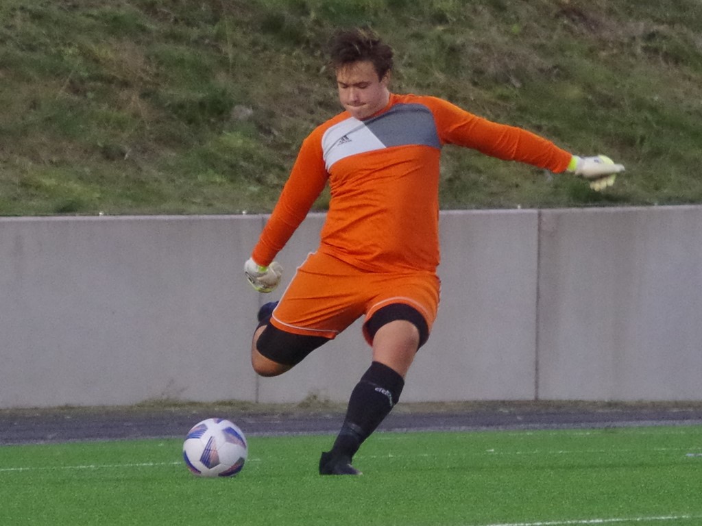 Max Appelqvist nöp en straff och några frilägen och såg till att Kovland kunde avgöra mötet med Kuben 2 i slutminuterna. Foto: Pia Skogman, Lokalfotbollen.nu.