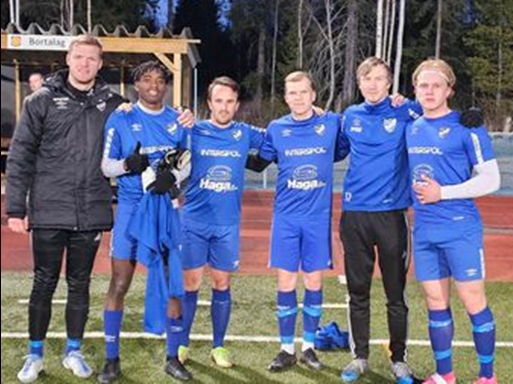 IFK Sundsvalls premiärmålskyttar i 9-1-segern över Ånge. Fyramålsskytten Hamidou Gaye tvåa från vänster. Foto: Anders Aspenrud.