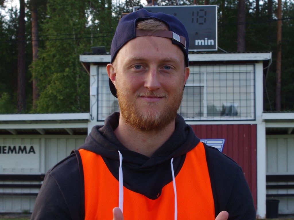 Kubens huvudtränare Stefan "Lagga" Lagergren. Foto: Pia Skogman, Lokalfotbollen.nu.