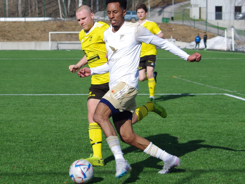 Samuel Keflit var en ständig plåga för Björnas försvar. Foto: Pia Skogman, Lokalfotbollen.nu.