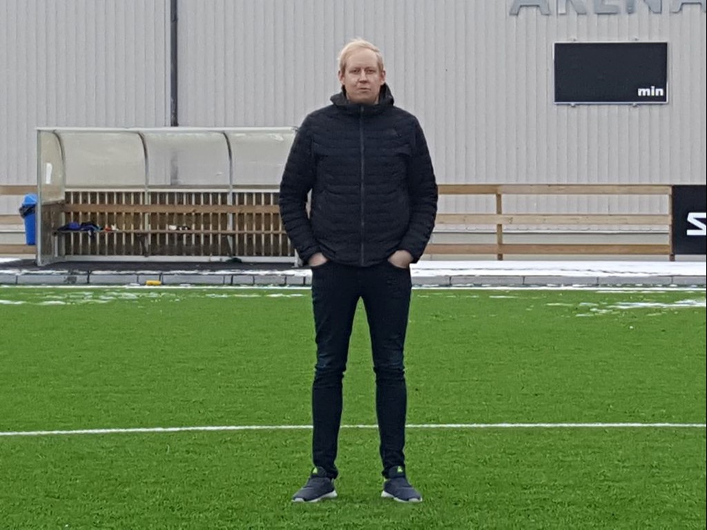 Andreas Jonsson på sin nya hemmaplan, Norrmontage Arena i Järpen.