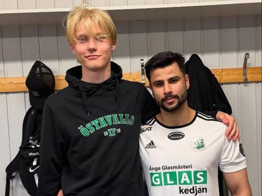 Två av Östavallas målgörare i derbyt, Josh Sundling (2) och Valerik Danielian. Foto: L-G Nordlander.