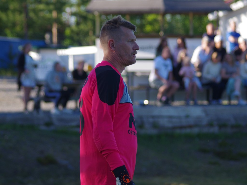 Östavalls veterankeeper Tony Eklund, 58 bast i slutet av maj. Foto: Pia Skogman, Lokalfotbollen.nu.