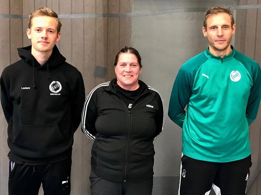 Essviks tränarstab 2021 från vänster: Ted Åkerlund (tränare), Helen Nygren (fys. trän.) och Robert Johansson (ass. tränare).
