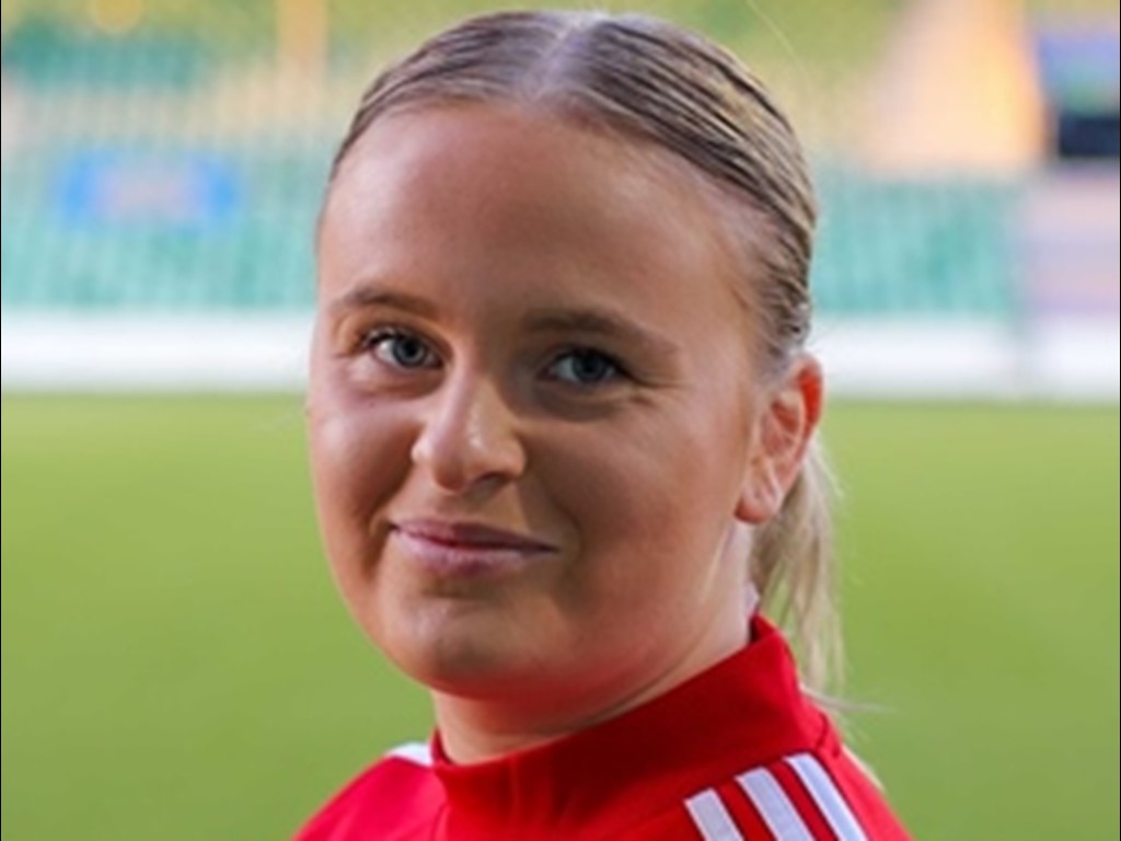 Linnéa Jensen gav Selånger en total ledning med 2-0 men Huge vände och vann efter förlängning och är därmed klara för division 1-spel nästa år.