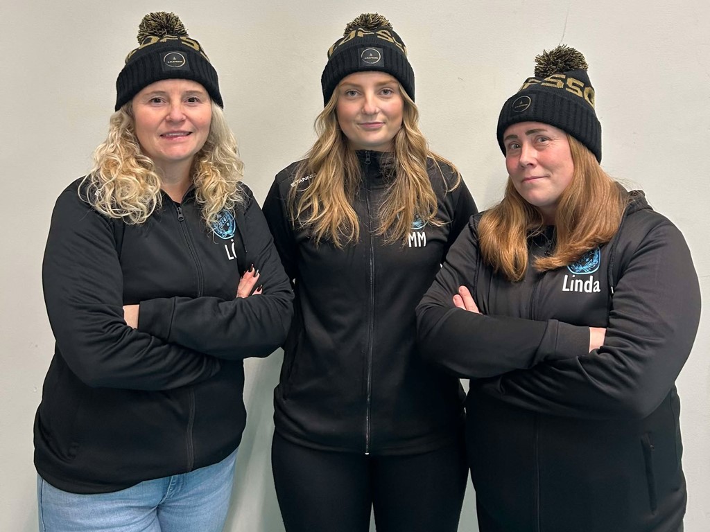 Söröje tränas av trenne Medelbergare, fr v Linda, Maja och Linda Medelberg. Maja är långtidsskadad och kommer att tillhöra tränarstaben under 2025.