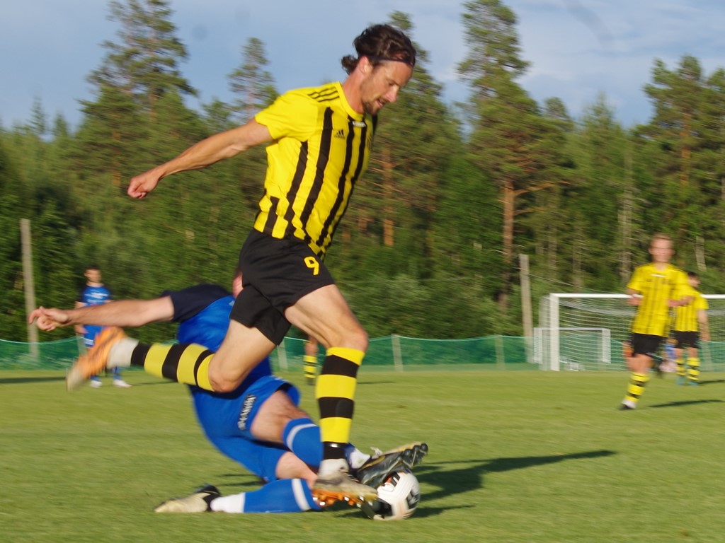 Ska Linus Hallenius och de övriga i Kuben ta sig förbi första hindret Gottne i premiärrundan av Svenska Cupen och kanske få möta Malmö FF eller något annat allsvenskt motstånd eller kanske GIF Sundsvall från Superettan? Arkivfoto: Pia Skogman, Lokalfotbollen.nu.