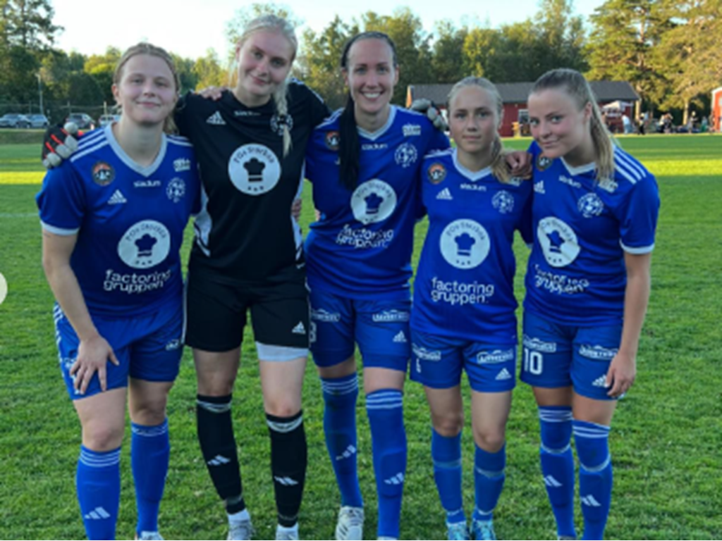 Heffnersklubban vann derbyt över Alnö på Släda IP med klara 5-0, fr v Joanna Wallgren (2 mål), Ebba Larsson (höll nollan), Ida Markström (lagkapten), Emma Forssbeck (1 mål) och Olivia Strand (1 mål). Foto: Heffnersklubbans BK.