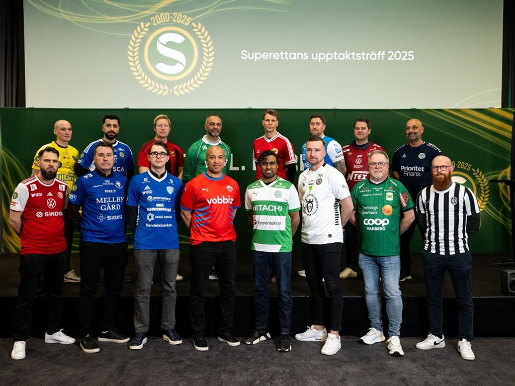 Superettans tränare 2025 på upptaktsträffen 18 mars. Foto: Bildbyrån.