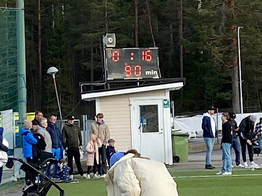 Det blev en tuff premiär för nystartade Södermalm - 0-16 mot Svartvik. Foto; Leif Wiklund.