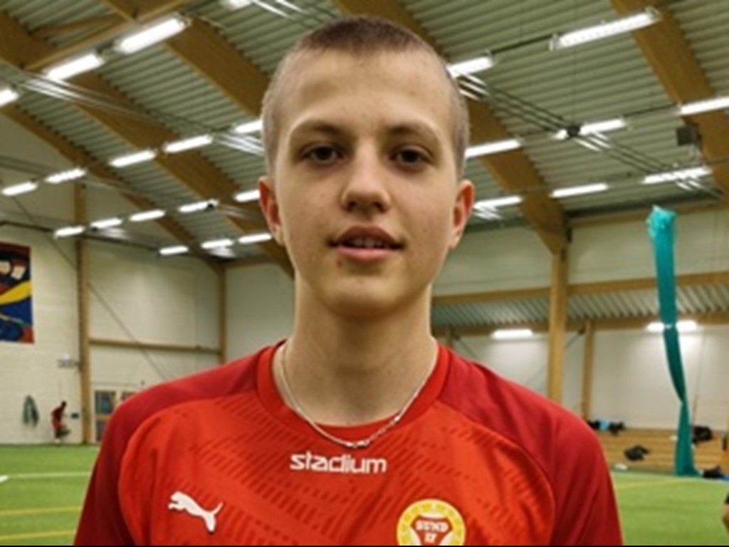 Oscar Bertrup tilldelades priset som Årets Spelare i Sund IF 2023. Foto: Anneli Buzi.