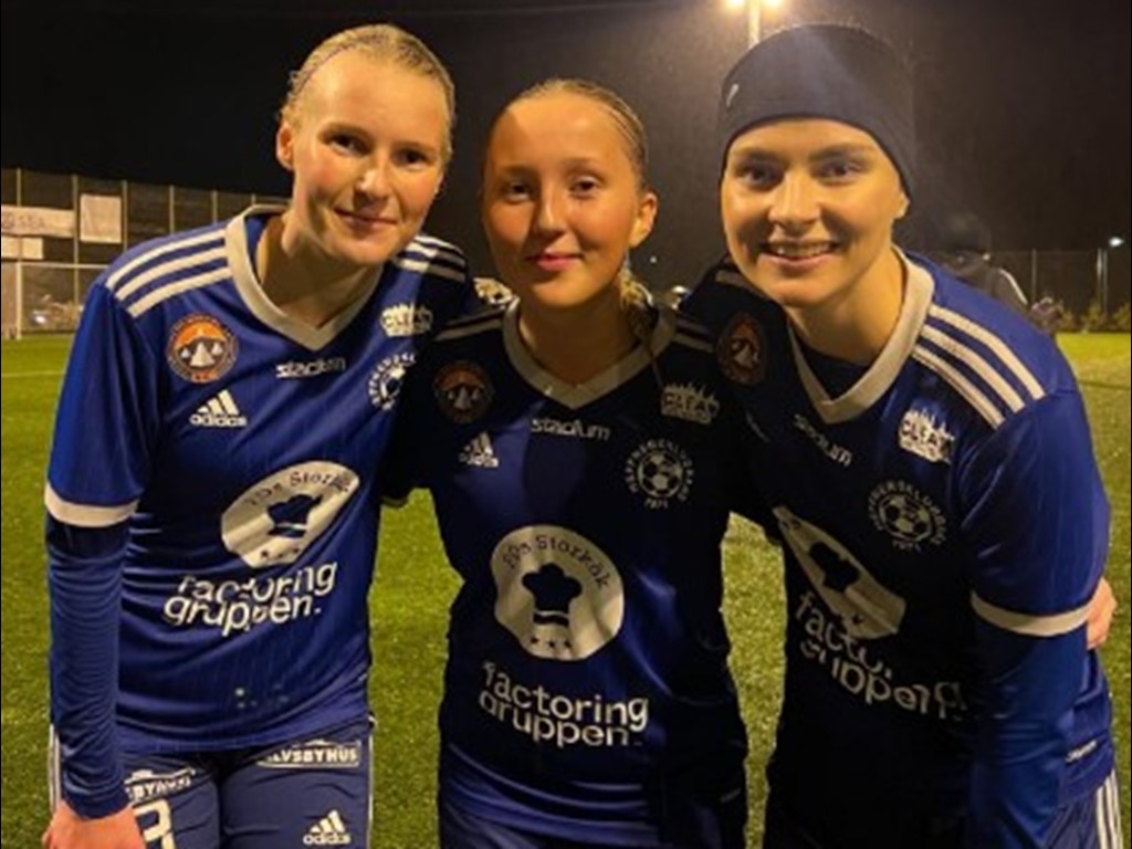 Heffnersklubbans målskyttar i ovädersderbyt mot Alnö. Fr v Alicia Holmberg, Alva Prytz och Hanna Ekdahl. Foto: HKBK.