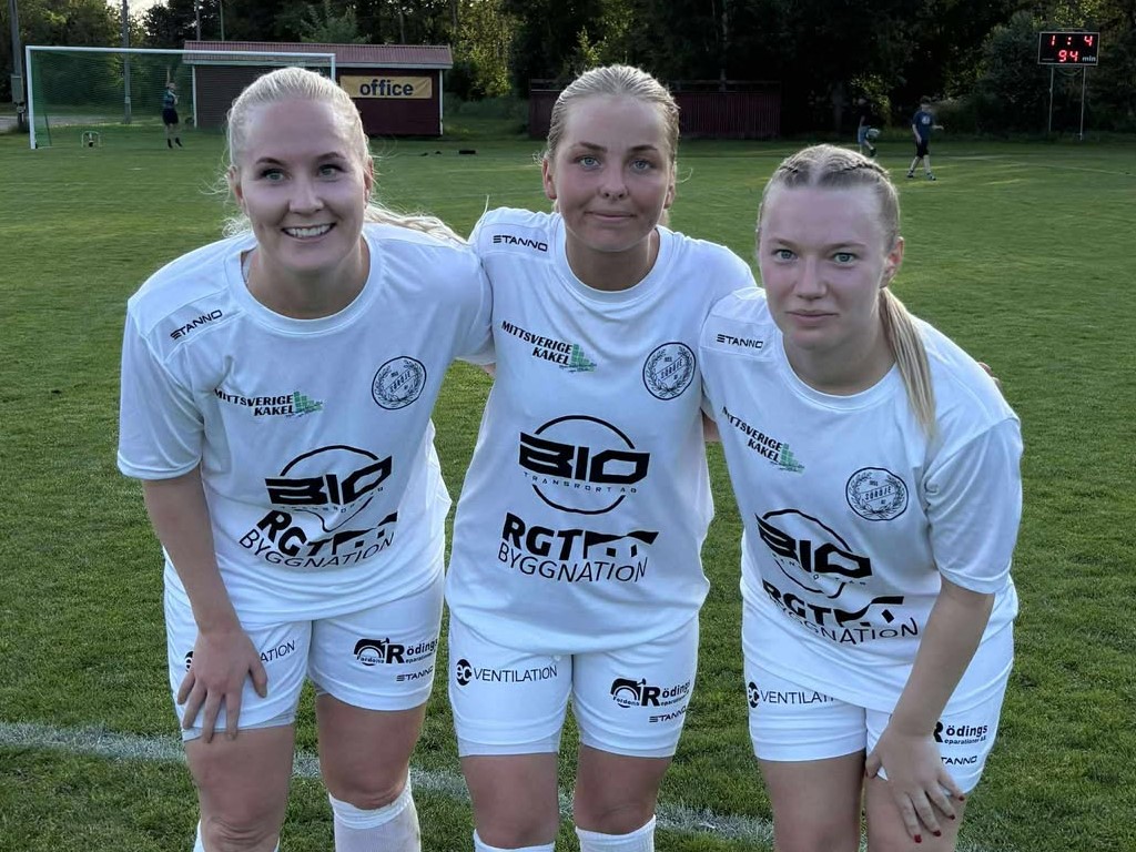 Söröjes målgörare borta mot Stöde, fr v Anna Östman, Freja Lindblom och tvmålsskytten Selina Stolt.