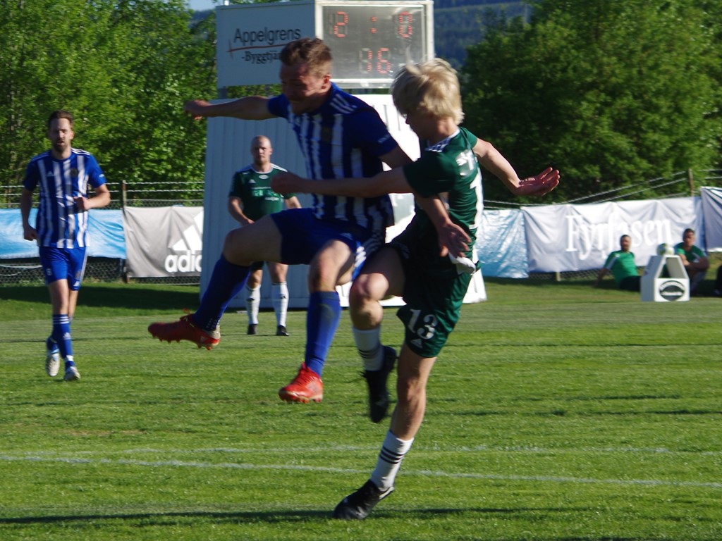 Joshua Sundling dräper in 3-0 mot Wiskan efter dryga halvtimman. Foto: Pia Skogman, Lokalfotbollen.nu.