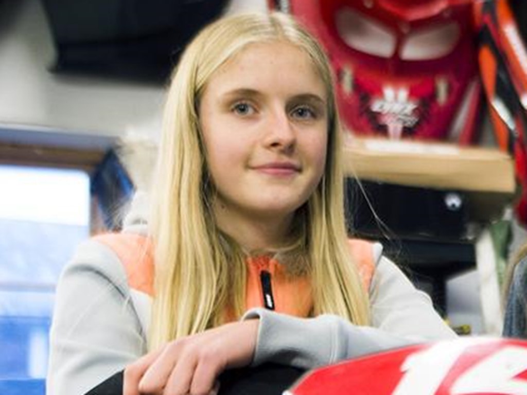 Hon är inte bara världsmästare i skotercross. Idag gjorde Hilda Arnesson ett äkta hattrick för sitt Team Hudik på Gumsekullen.