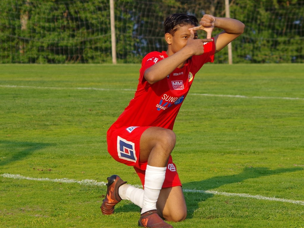 I år har det inte blivit så många måljubel a'la Son från Sunds Absar Nurul eller någon av hans lagkamrater då lager ligger jumbo i Medelpadsallsvenskan i halvtid. Arkivfoto: Pia Skogman, Lokalfotbollen.nu.