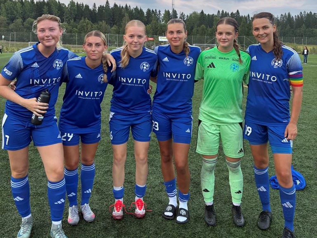 Heffnersklubban 2:s målgörare i 6-0-mötet med Timrå , fr v Tilda Sundqvist (2), Frida Bergqvist, Vera Norberg, Tyra Öhman, Lina Säterberg (höll nollan) och lagkaptenen Hanna Ekdahl