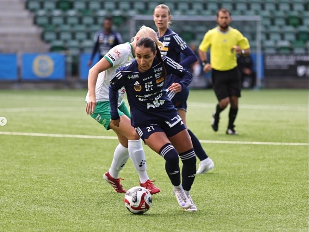 Varken Delinda Sehlin eller någon av hennes lagkompisar i SDFF lyckades få hål på jumbon Bergnäset. Foto: Anders Thorsell, Sportactionpictures.