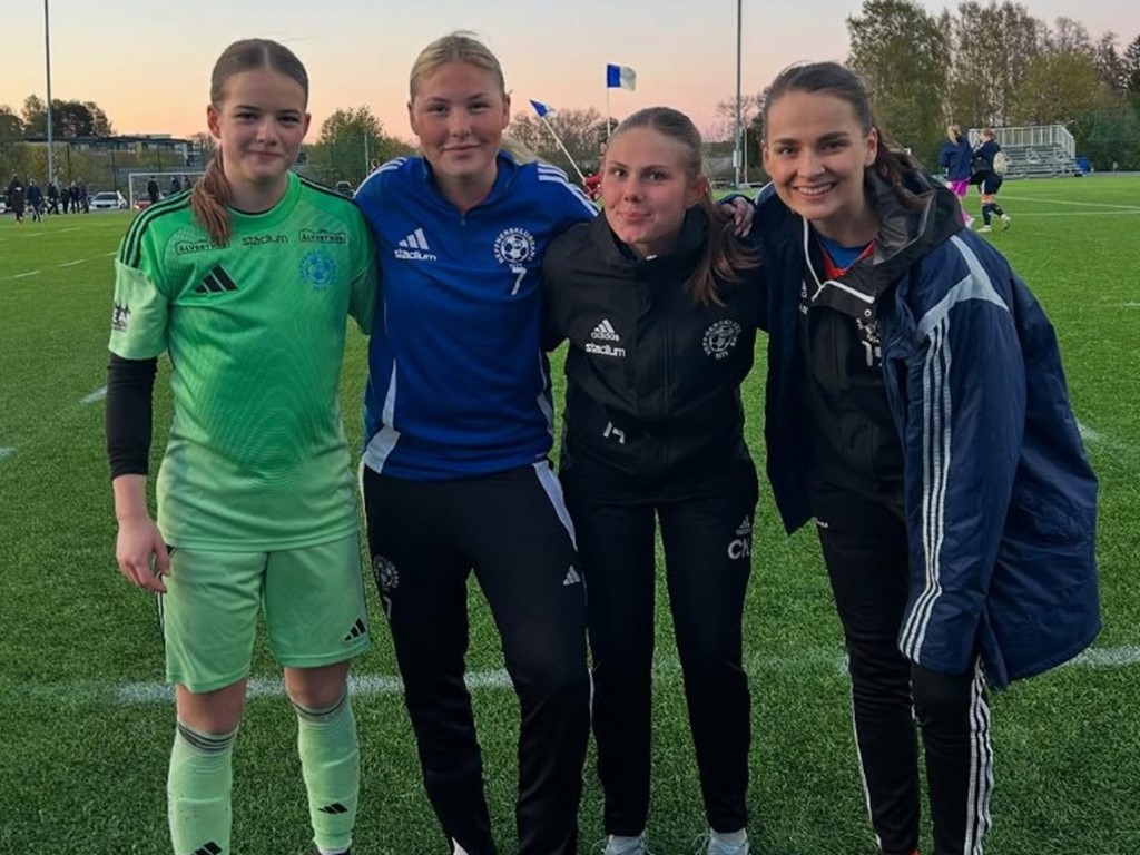 Lina Säterberg höll nollan medan Cornelia Hägglund, Hanna Ekdahl och Tilda Sundqvist gjorde målen i 3-0-segern över SDFF 2 i derbyt. Foto: HKBK