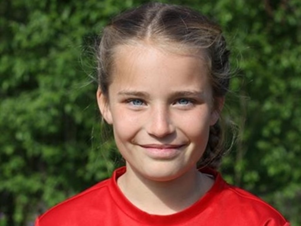 Svea Svensson från Alnös F08-lag.