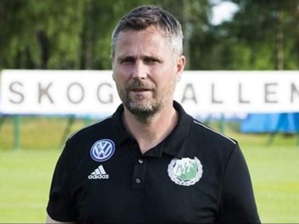 David Nordberg kör på en fjärde säsong som tränare för sitt kära Östavalls IF. Foto: Lars-Gunnar Nordlander.
