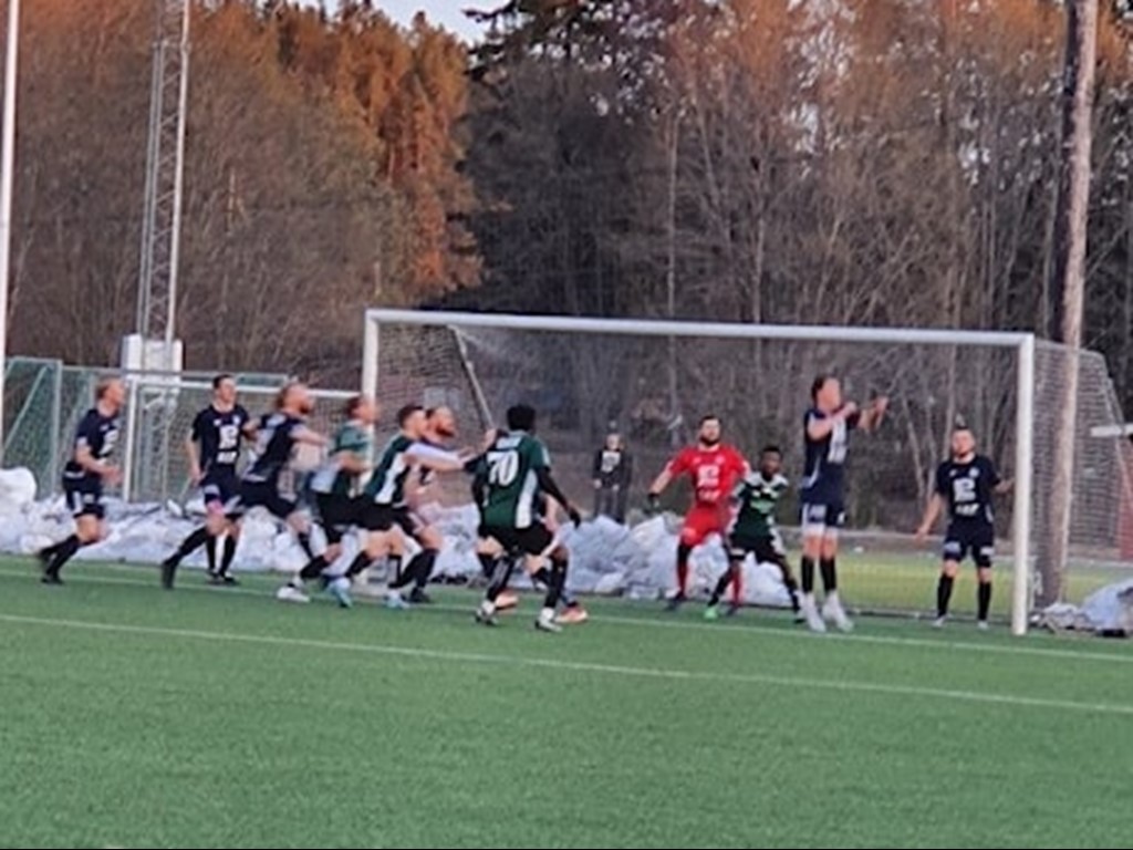 Östavall tog tredje raka segern i inledningen av årets div. 3 Mellersta Norrland. Ikväll blev det 5-1 på Lövsta AC mot #hemmalaget" Offerdal. Foto: Lars-Gunnar Nordlander, ÖIF.