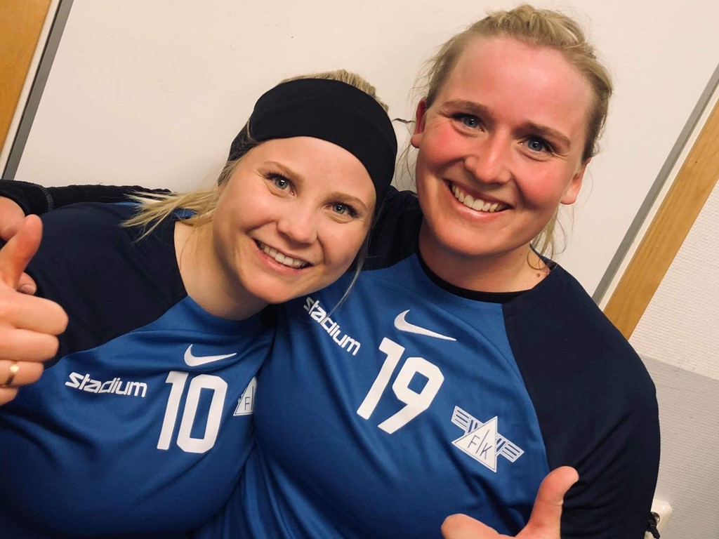Fränstas målskyttar Josefin Persson och Therese Nordlund när man vände 0-1 till seger i premiären. Foto: Micke Dahl, FIK