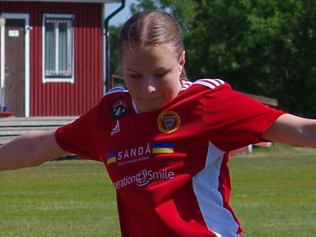 Frida Olsson fortsätter att göra mål för Alnö, ikväll gjorde hon båda i 2-0-segern borta i Kramfors. Foto: Pia Skogman, Lokalfotbollen.nu.