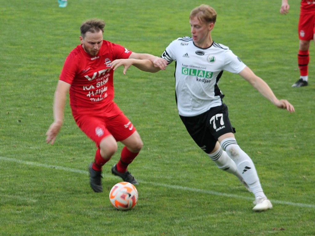 Östavall fick en förfrågan om att ta en plats i Medelpadsallsvenskan men valde att tacka nej. Här är Martin Edlund (nu i Fränsta) i ett möte med Stöde borta. Arkivfoto: Roger Mattsson, Lokalfotbollen.nu.