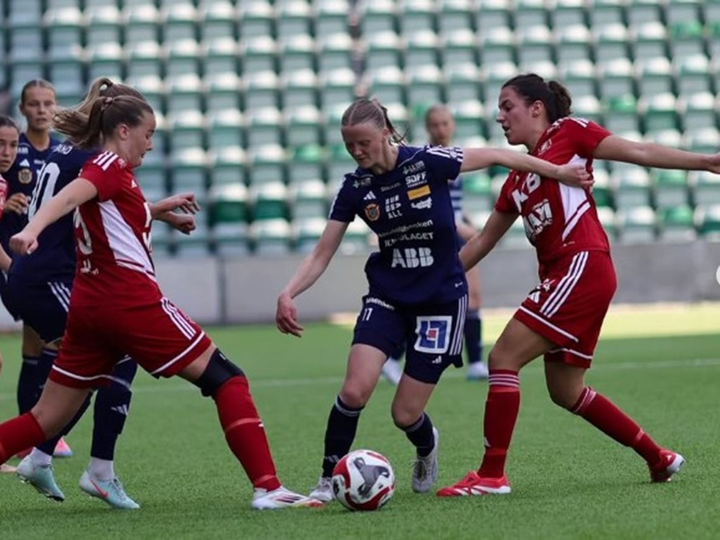 Elin Larsson sköt hem "sex poäng" till SDFF genom att göra matchens enda mål mot Karlberg. Foto: Anders Thorsell, Sportactionpictures.