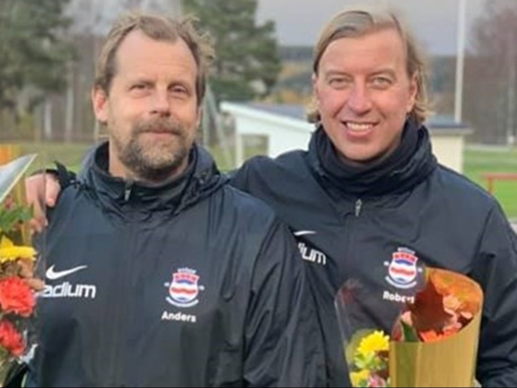 Anders Strandlund med sin gamle vapendragare Robert Englund under tiden i Stöde IF där man även prisades för sitt jobb. Nu gör "Strappa" comeback i IFK Sundsvall.