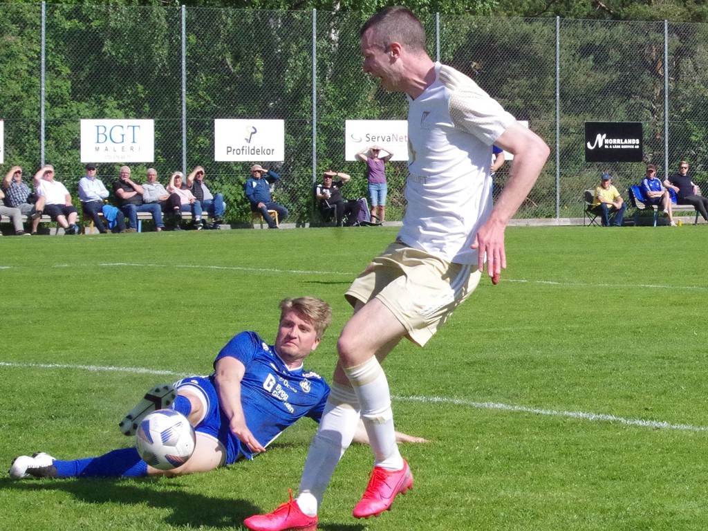 Luckstas Hakim Rouass gjorde Luckstas två avslutande mål när man körde över Alnö med 5-0 i den avslutande matchen i grupp 1. Arkivfoto: Pia Skogman, Lokalfotbollen.nu.