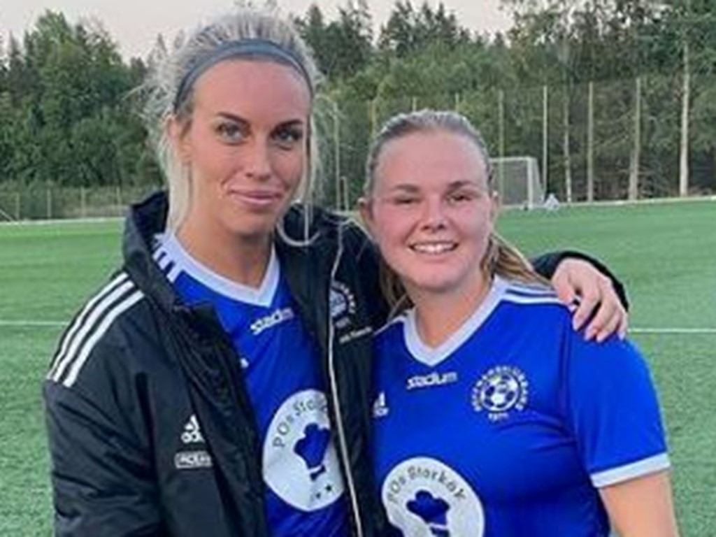 Heffnersklubbans derbyhjältar Amanda Sevefjord och tvåmålsskytten Agnes Edlund Hurtig.